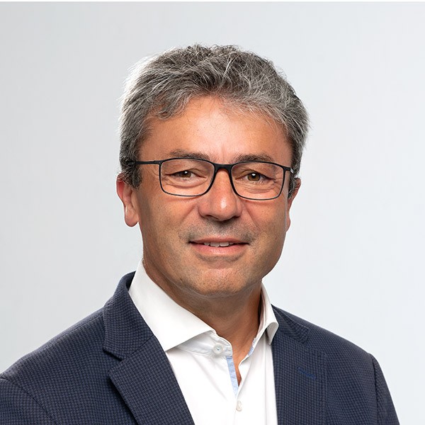 VÍTOR MARQUES